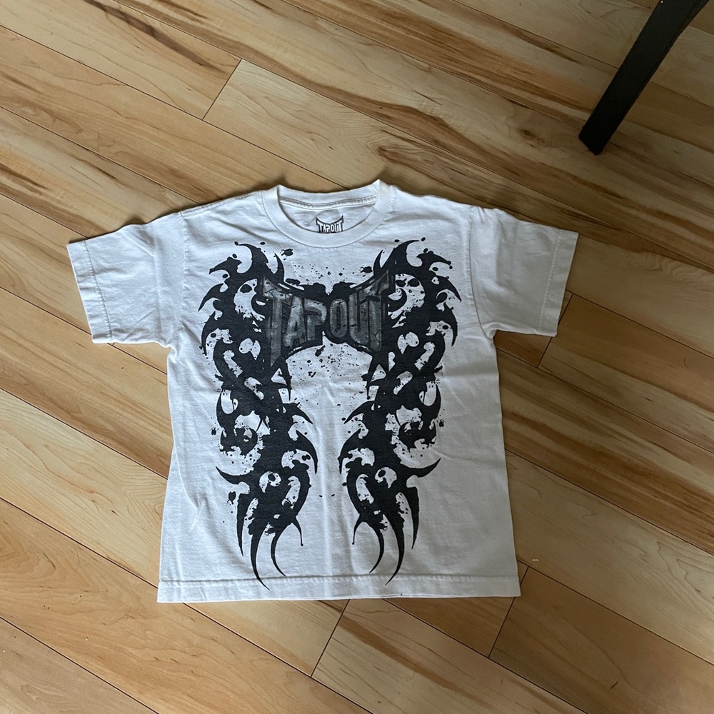 White medium boys tap out T-shirt